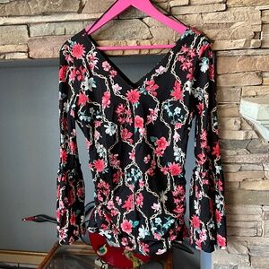 THALIA SODI M BOHO FLORAL BELL SLEEVE TOP DEEP V STRETCH HIPPIE GYPSY BLACK PINK